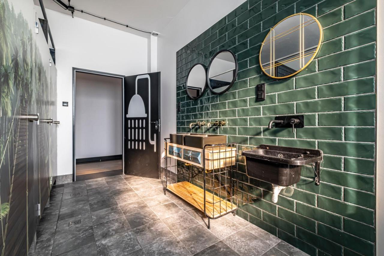 Vola Hostel Warsaw Exterior photo