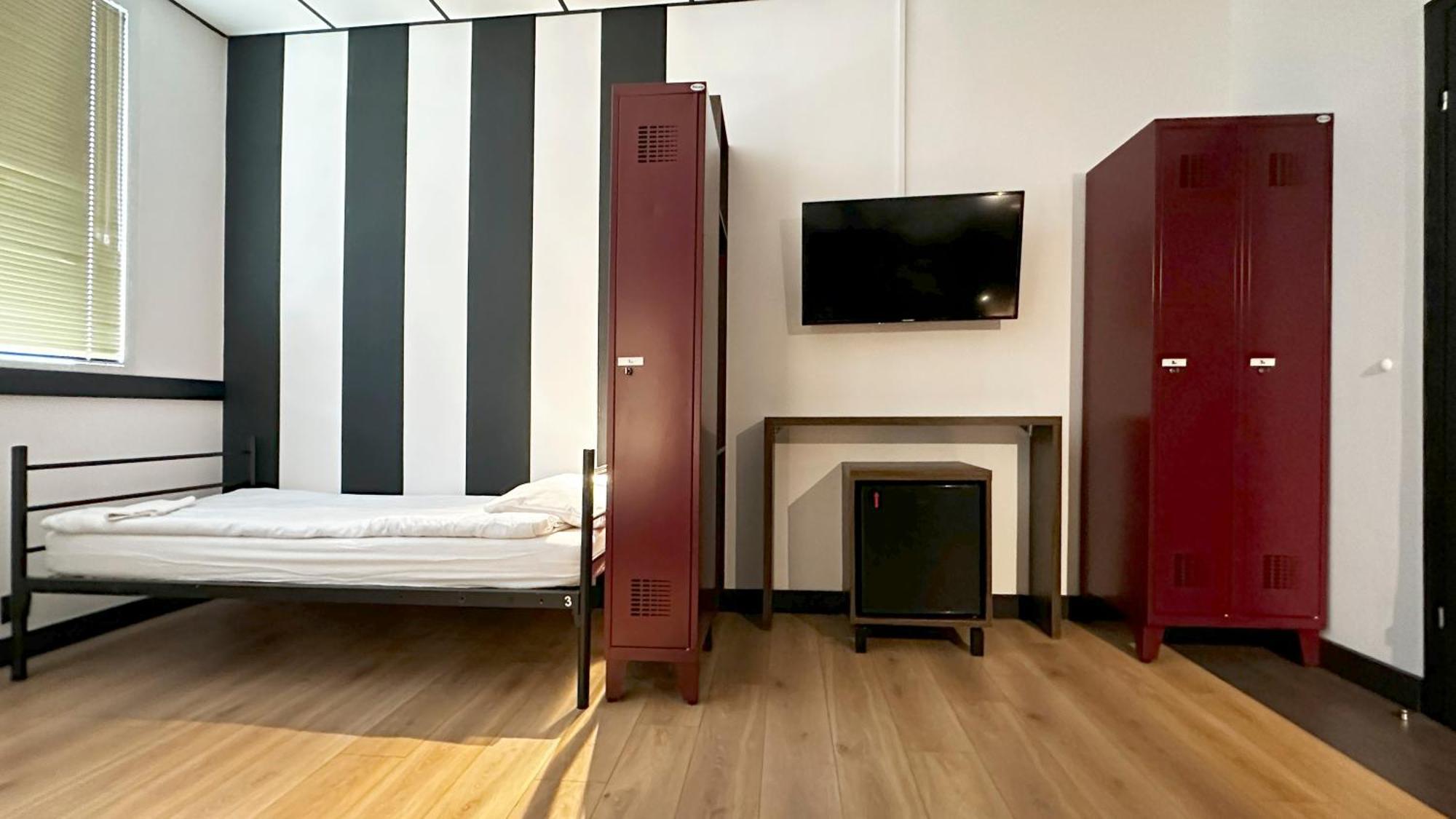 Vola Hostel Warsaw Exterior photo