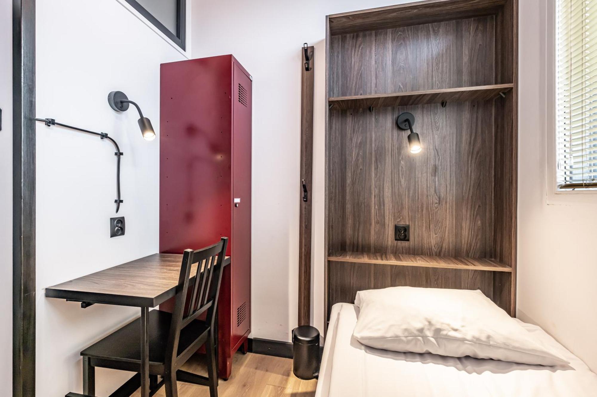 Vola Hostel Warsaw Exterior photo