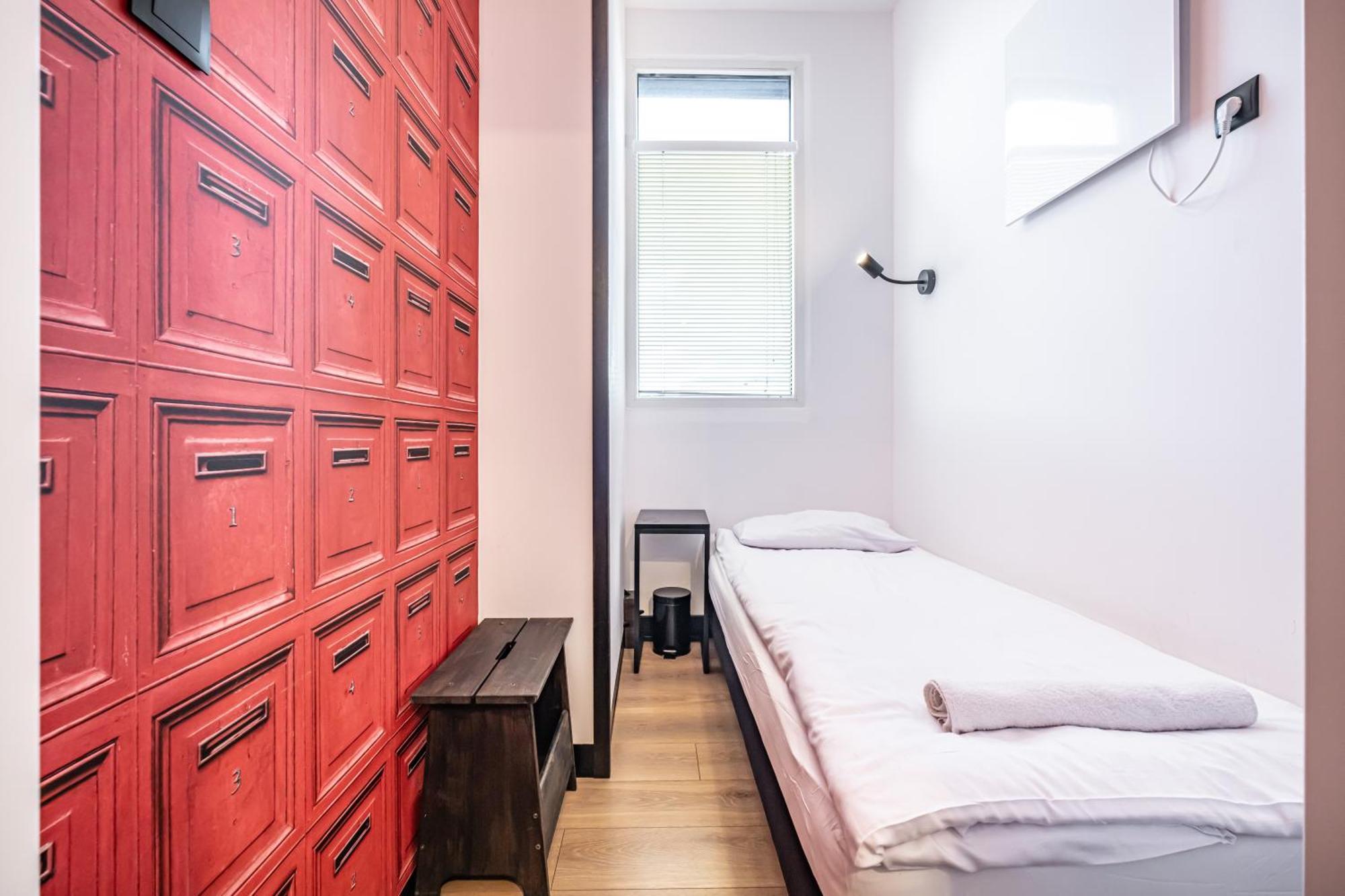Vola Hostel Warsaw Exterior photo