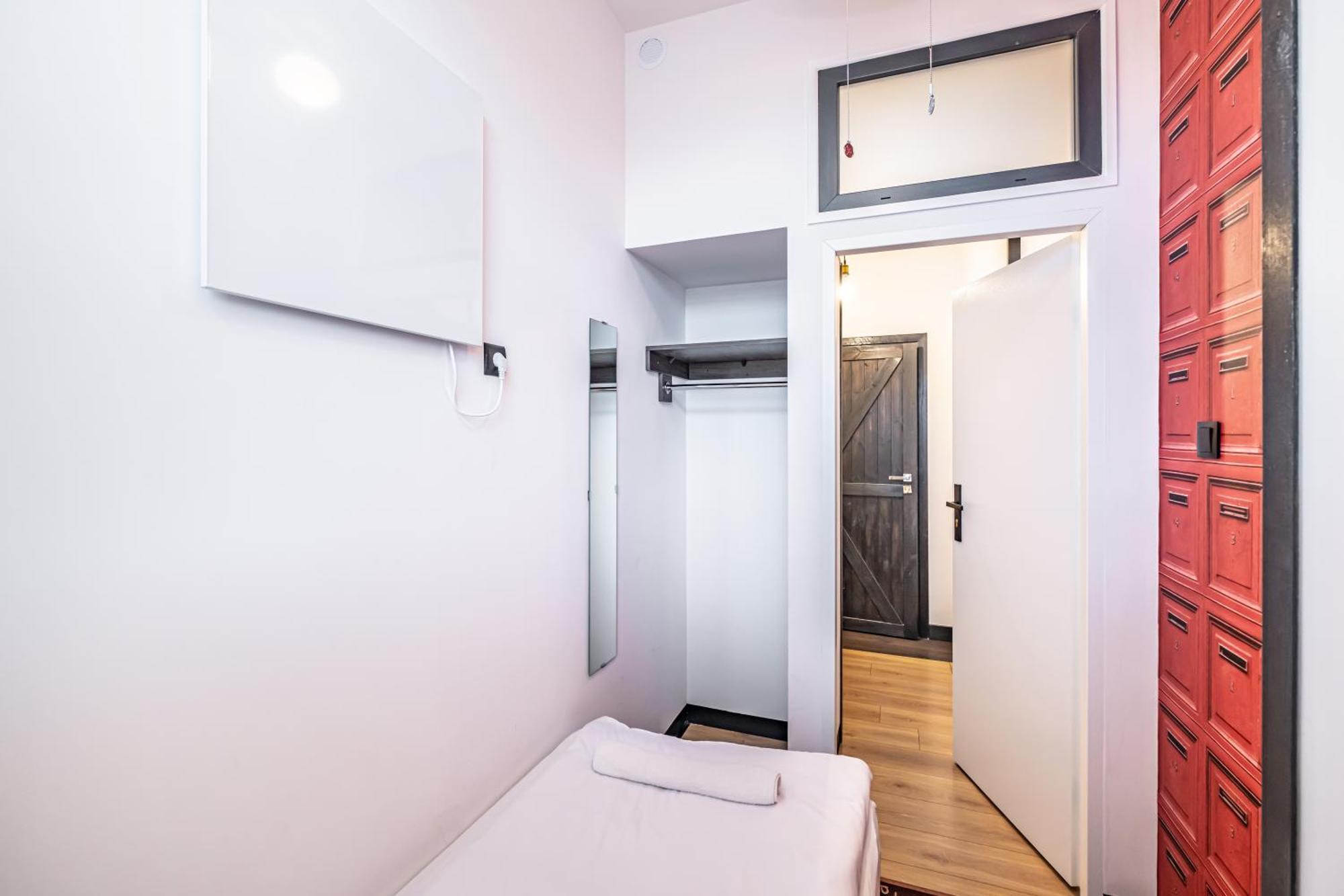 Vola Hostel Warsaw Exterior photo