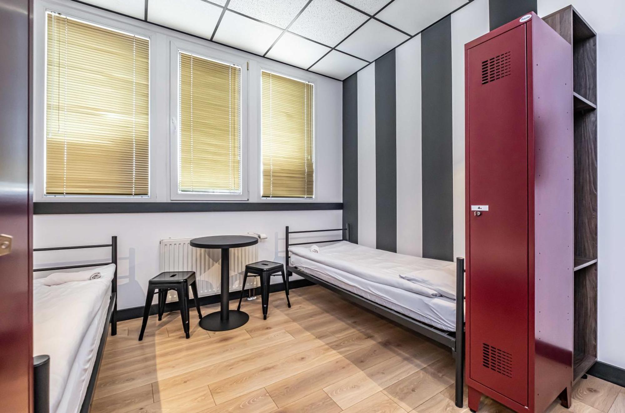 Vola Hostel Warsaw Exterior photo