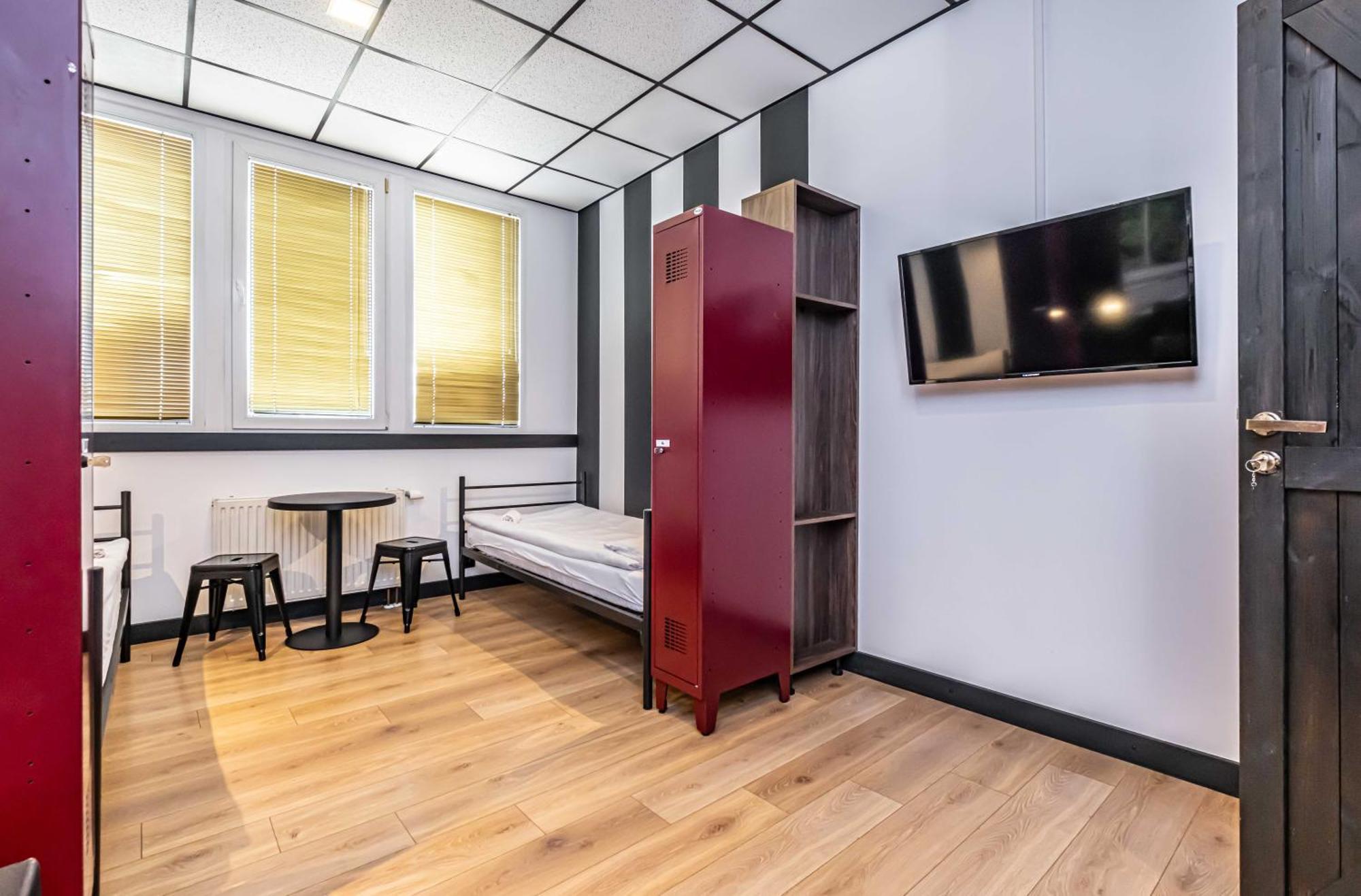 Vola Hostel Warsaw Exterior photo