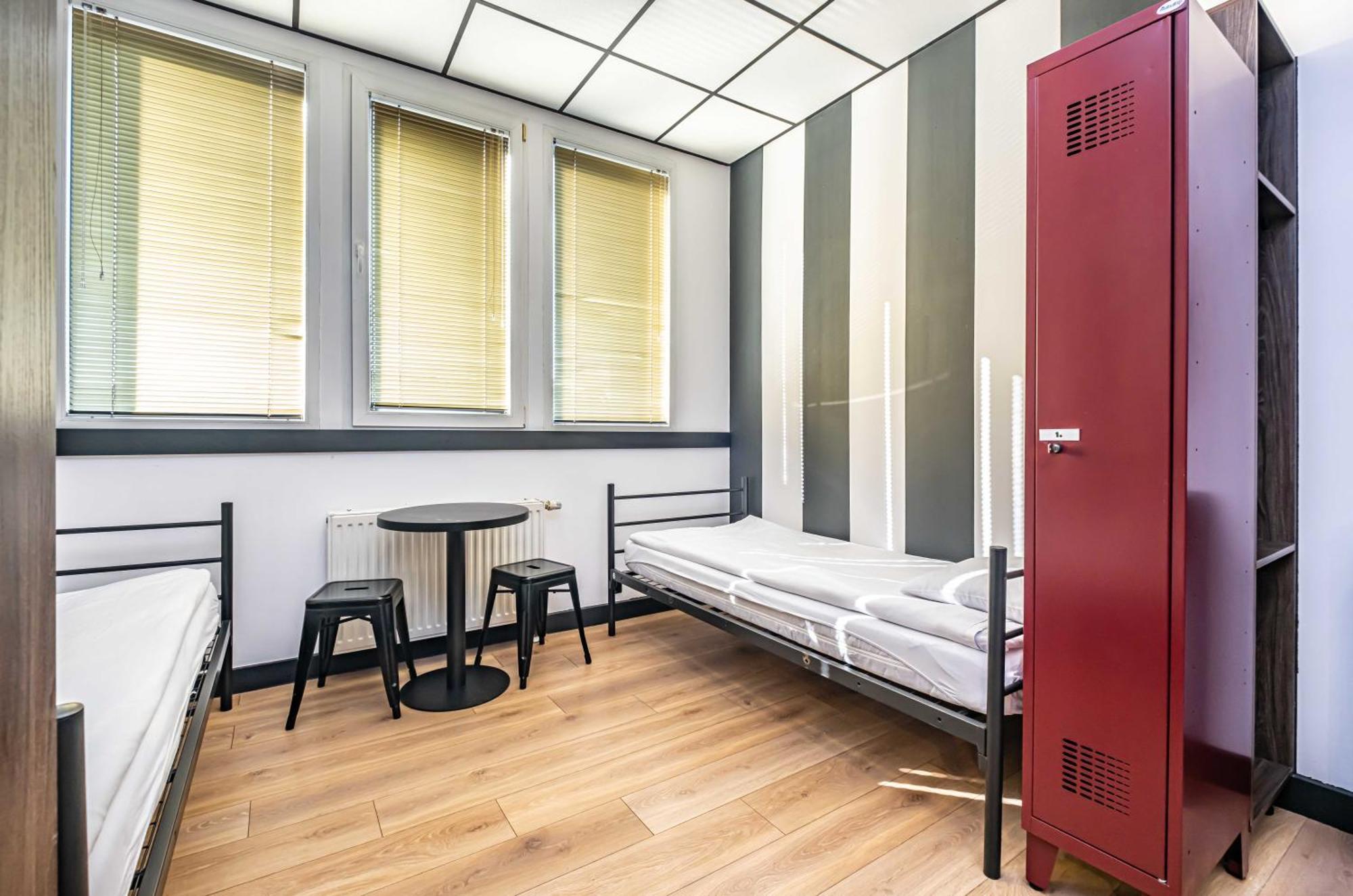 Vola Hostel Warsaw Exterior photo