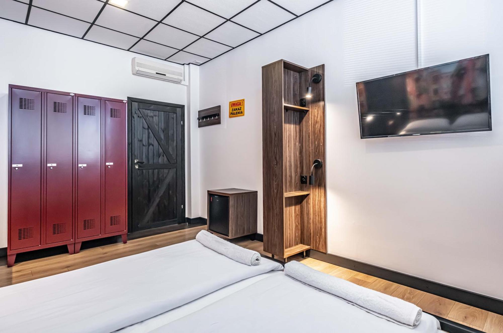 Vola Hostel Warsaw Exterior photo