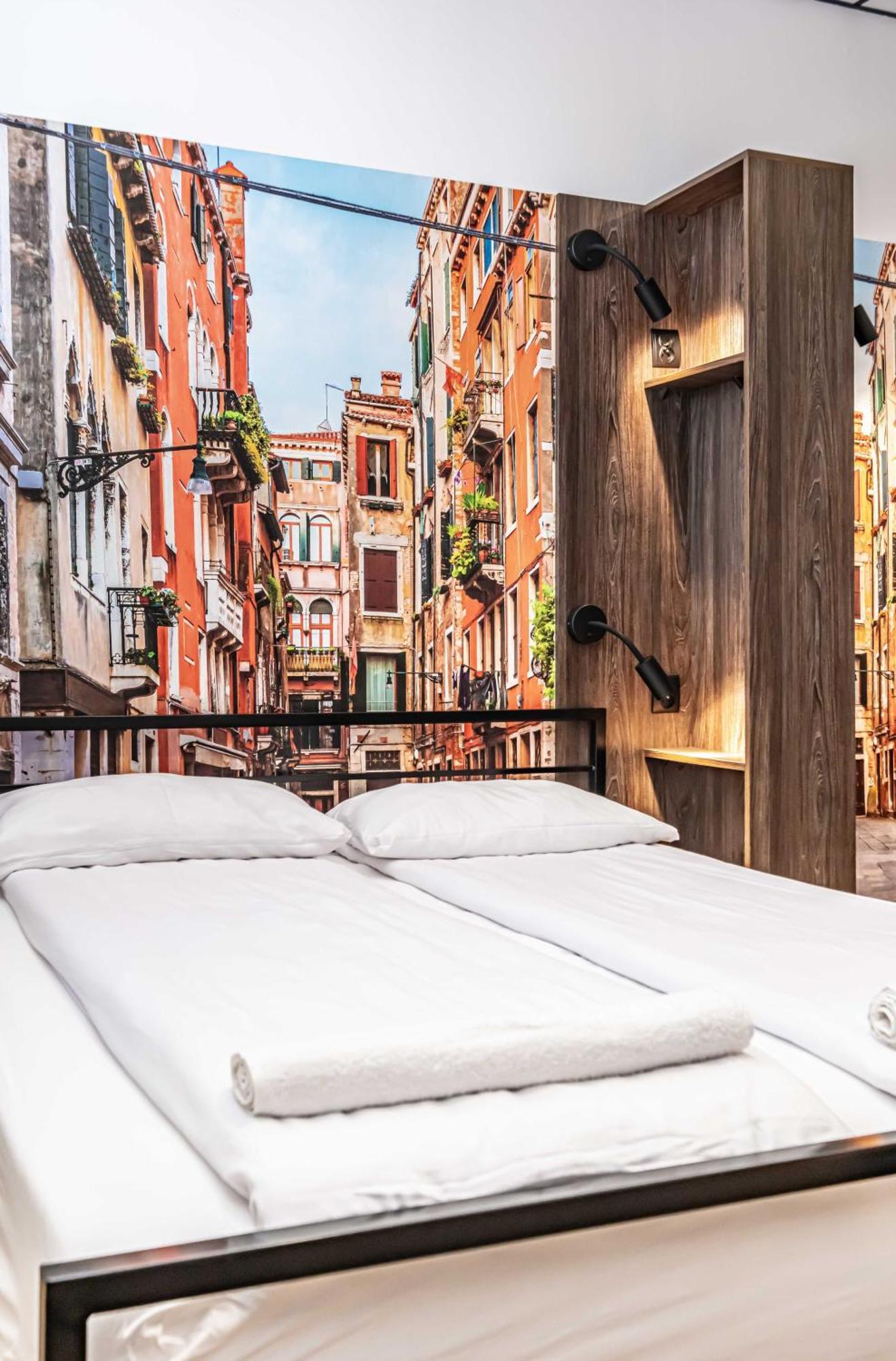 Vola Hostel Warsaw Exterior photo