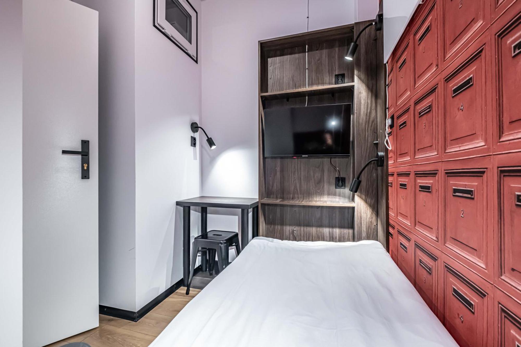 Vola Hostel Warsaw Exterior photo
