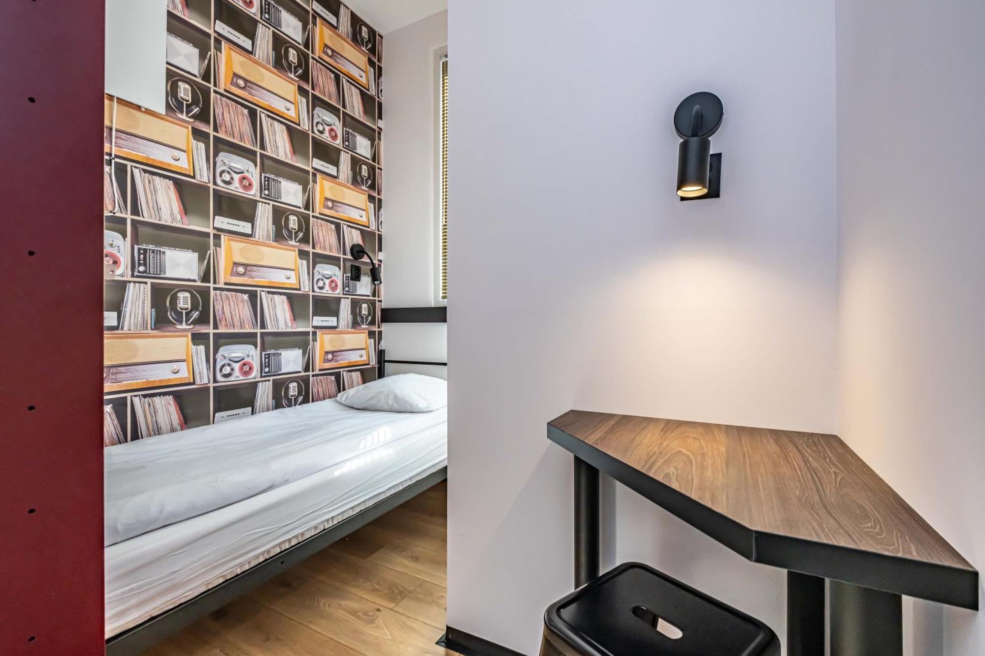 Vola Hostel Warsaw Exterior photo