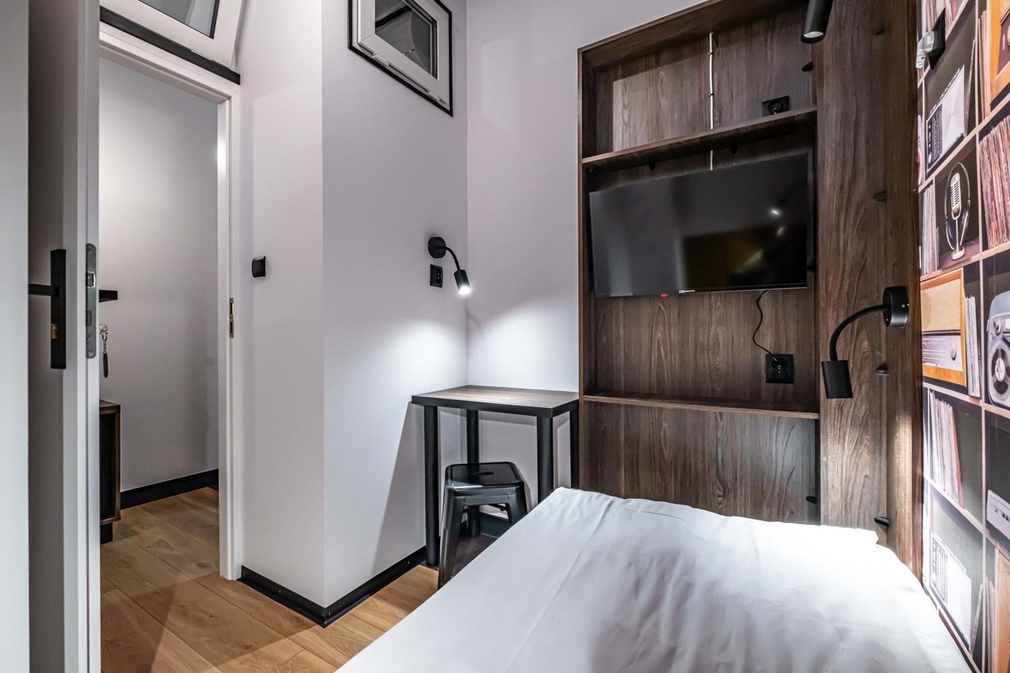 Vola Hostel Warsaw Exterior photo