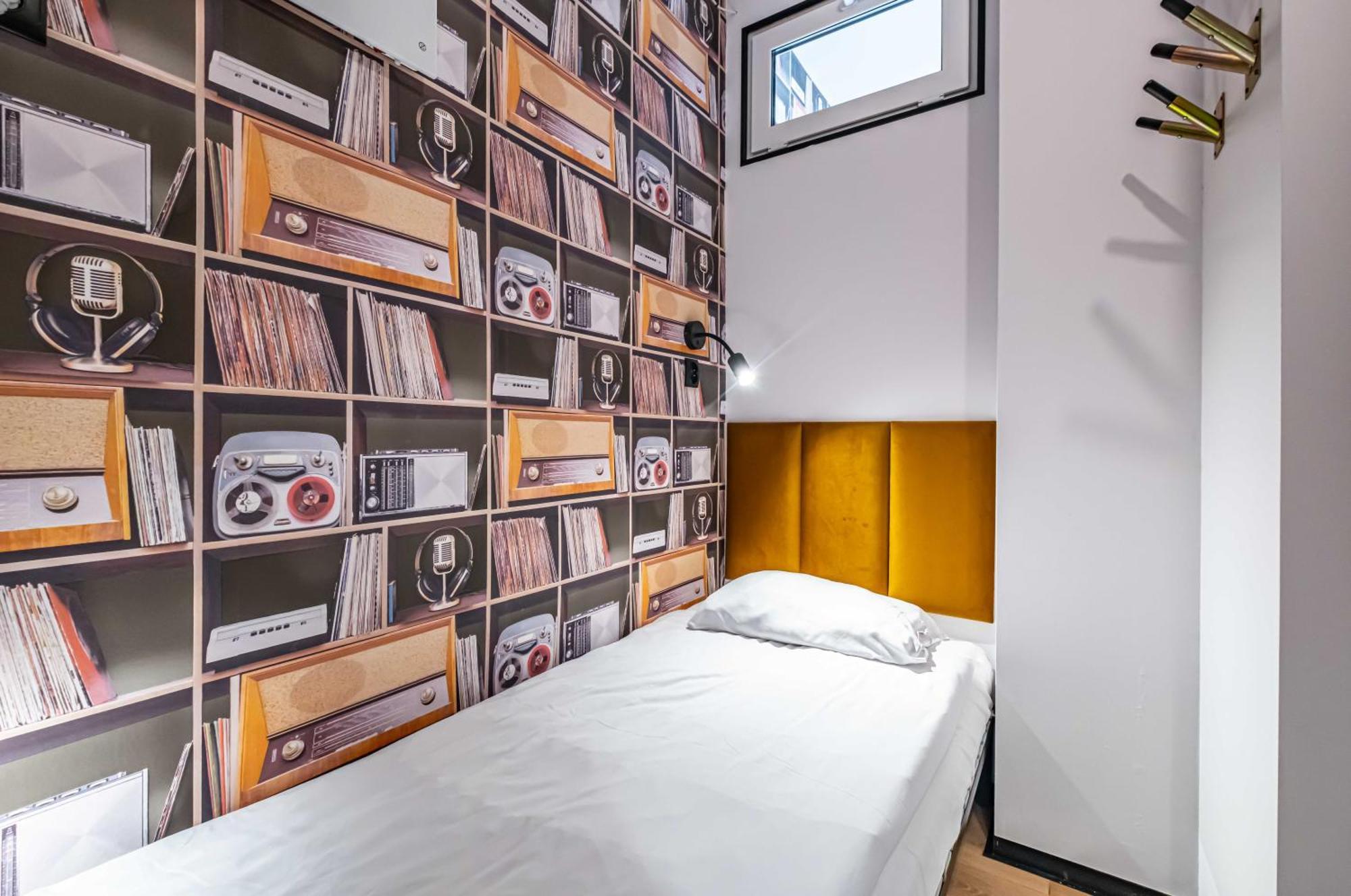 Vola Hostel Warsaw Exterior photo