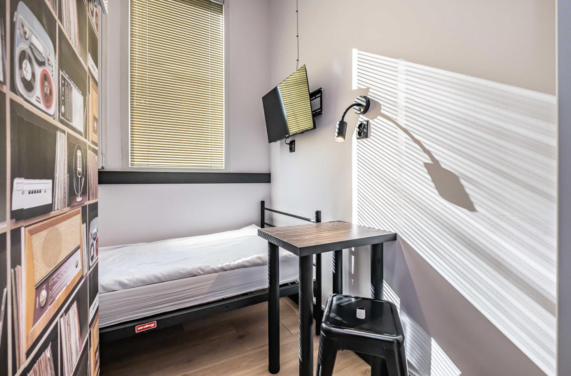 Vola Hostel Warsaw Exterior photo