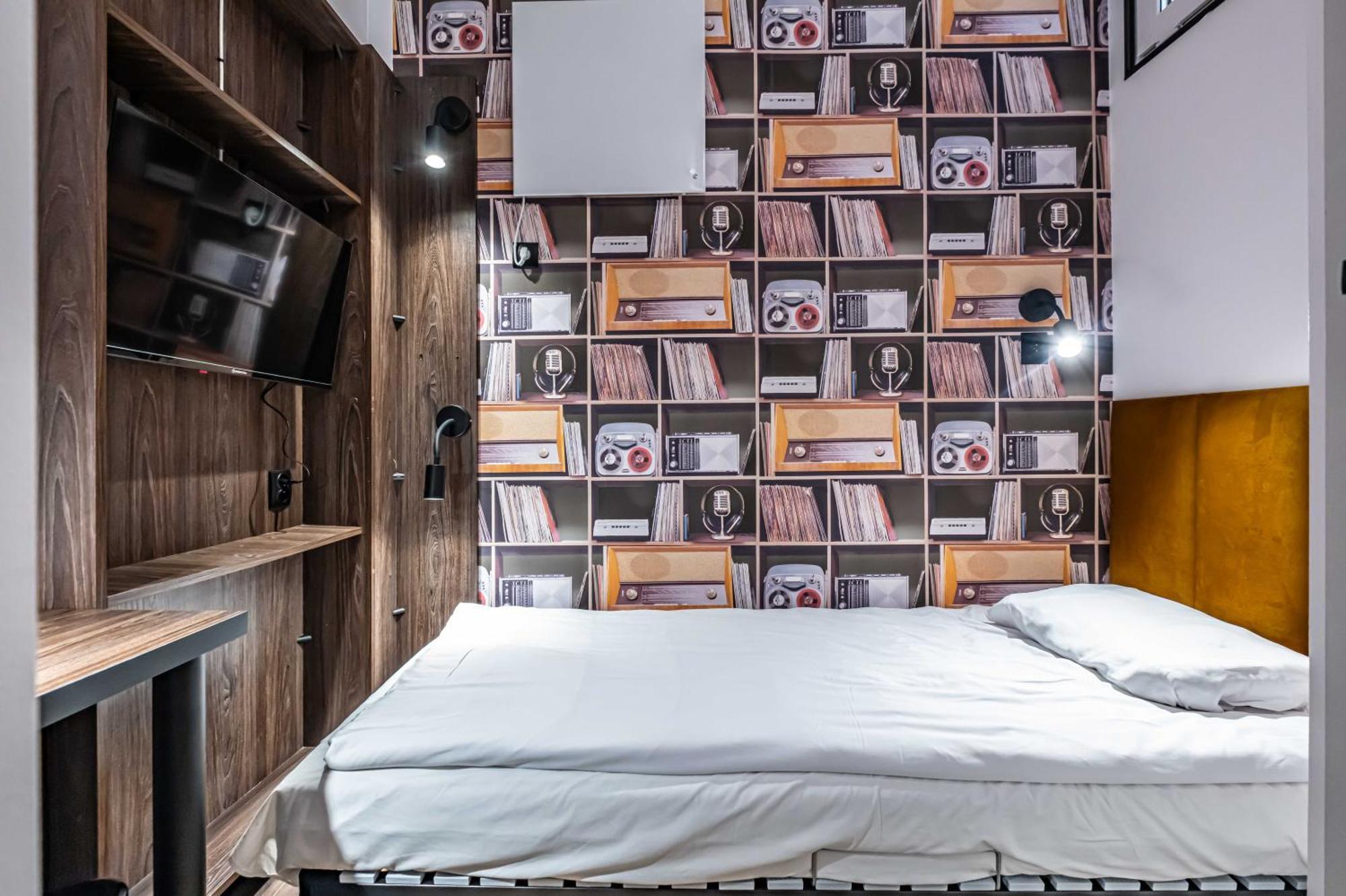 Vola Hostel Warsaw Exterior photo