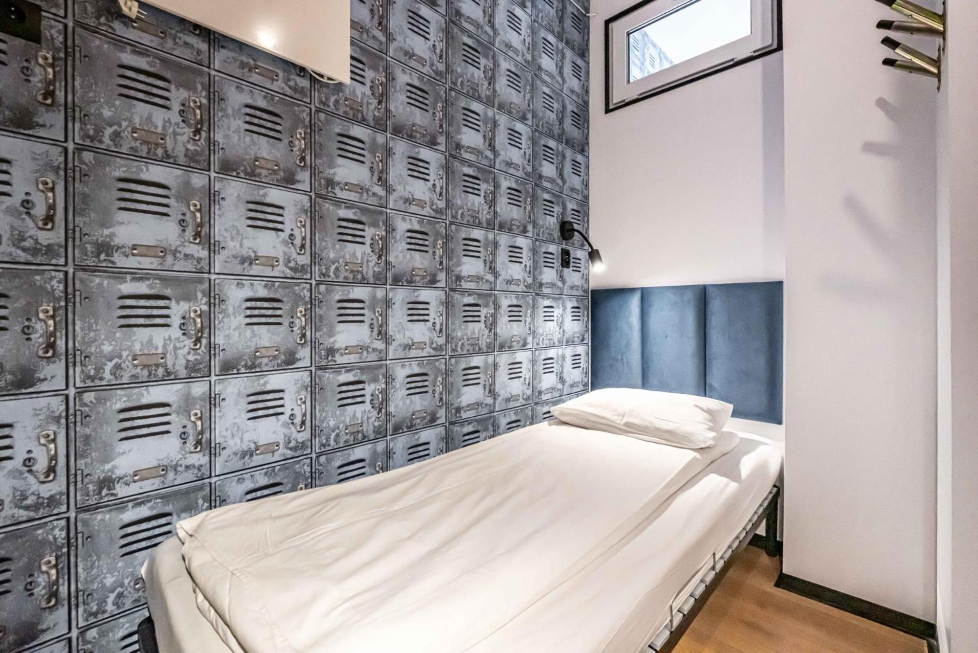 Vola Hostel Warsaw Exterior photo