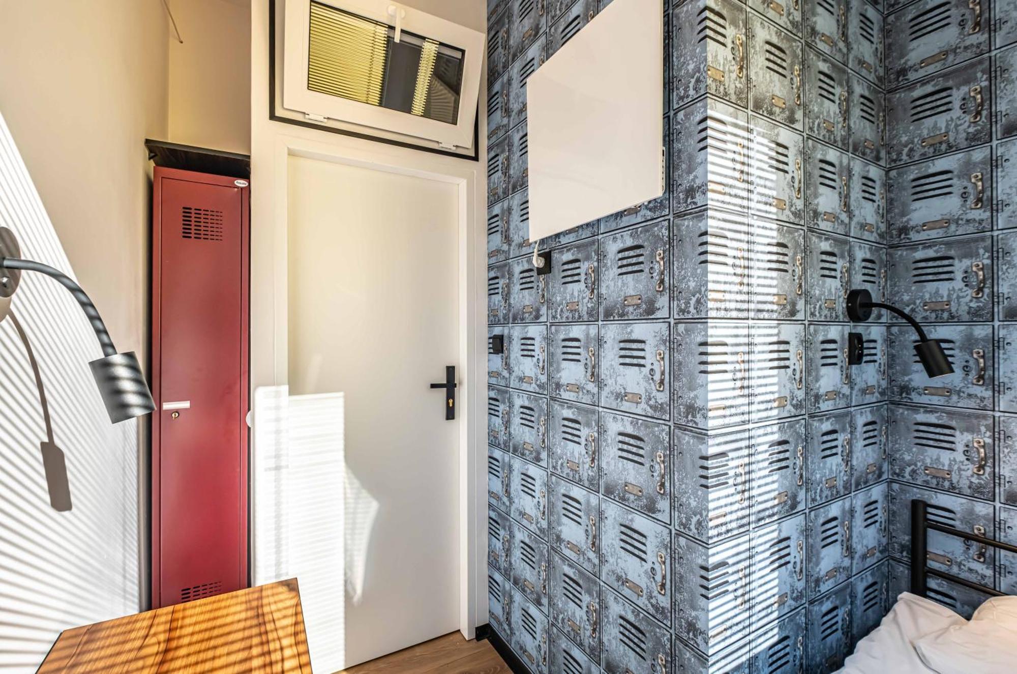 Vola Hostel Warsaw Exterior photo