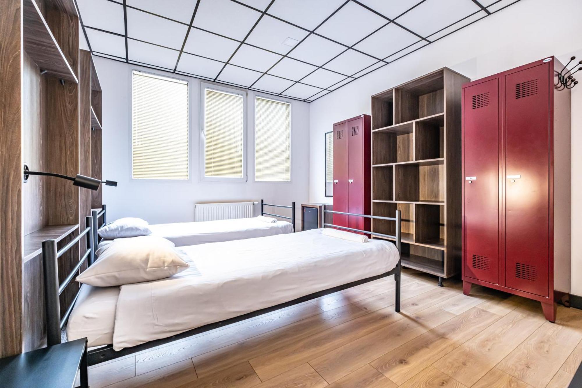 Vola Hostel Warsaw Exterior photo