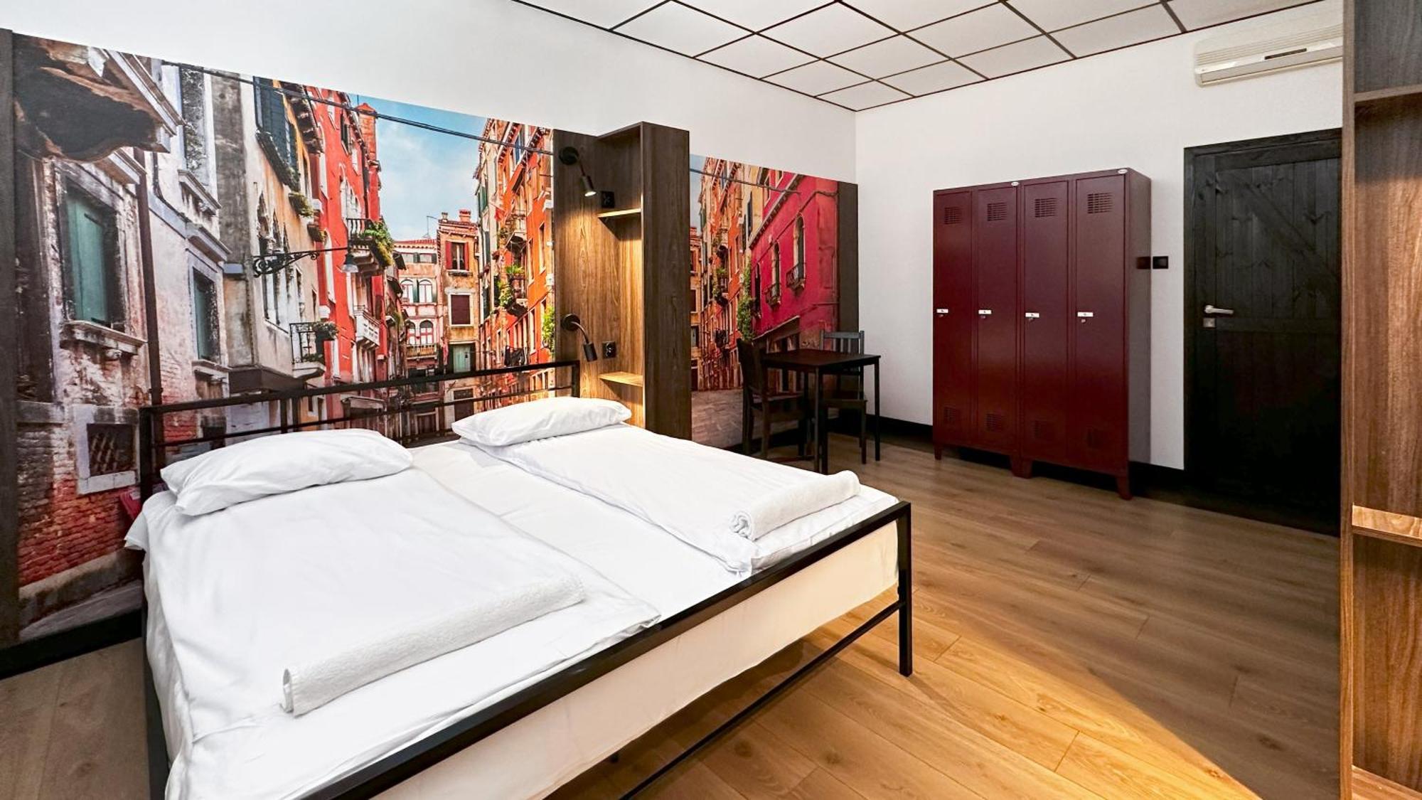 Vola Hostel Warsaw Exterior photo